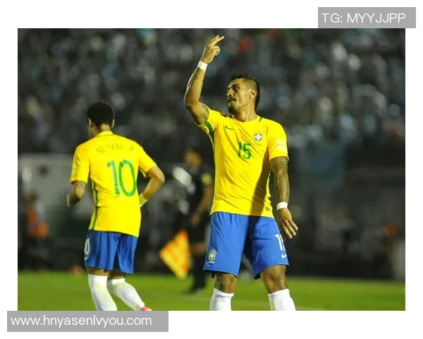 纵览世界足坛巨星风采全面解析球员生涯与传奇故事 纵览世界足坛巨星风采全面解析球员生涯与传奇故事