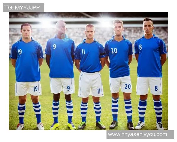 足球明星全身动感展示图集彰显绿茵场上英勇风采 足球明星全身动感展示图集彰显绿茵场上英勇风采